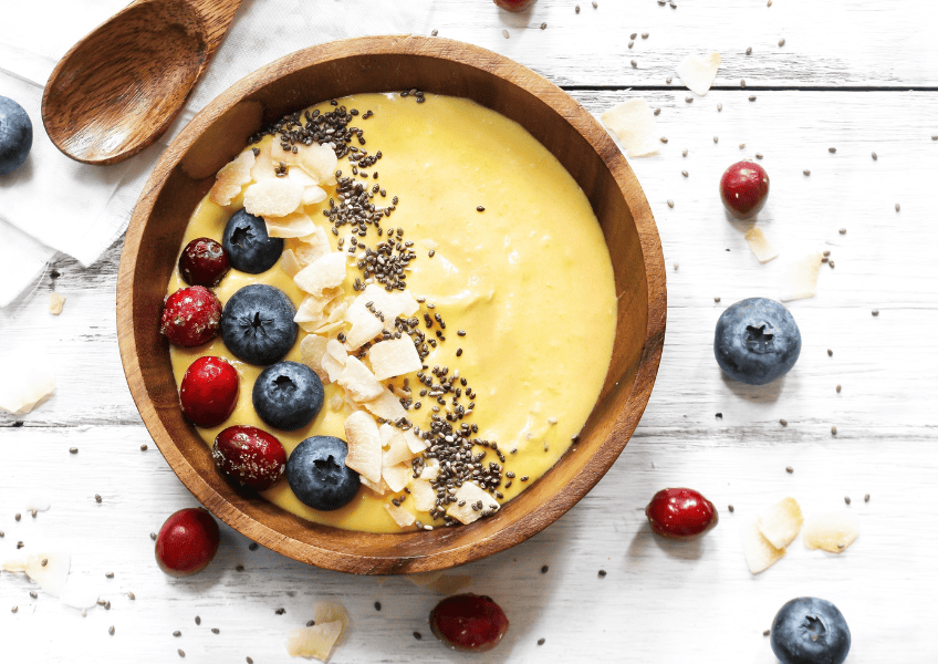 Colon healthy recipes: Coconut-banana smoothie bowl