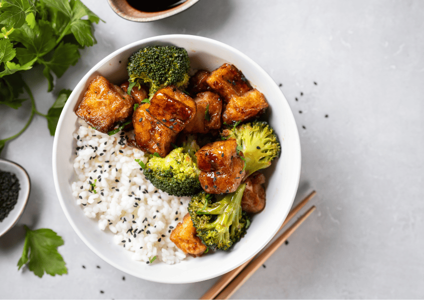 High-protein recipes: tofu and brocolli
